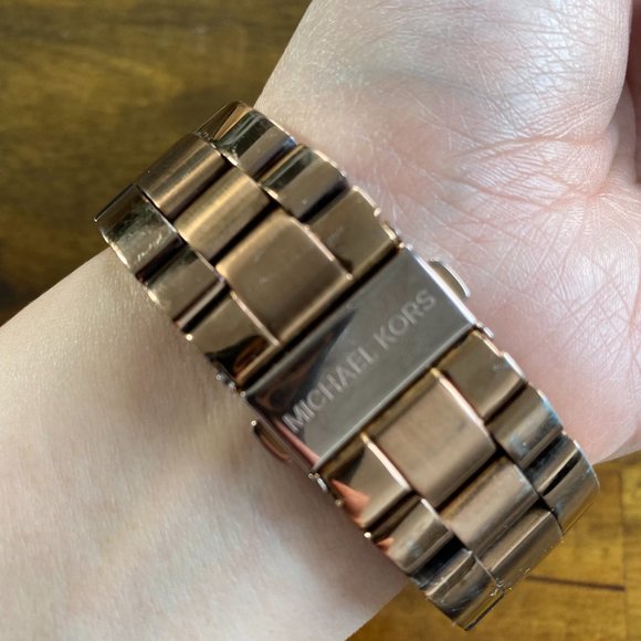 Michael Kors Rose Gold Watch - Picture 4 of 5
